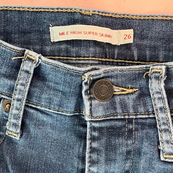 Levi’s high rise super skinny jeans - Picture 3 of 3